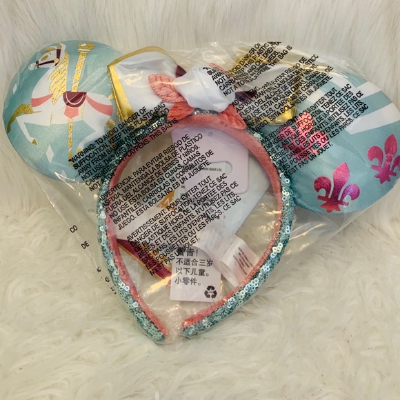 NWT Disney Minnie Ears King Arthur
